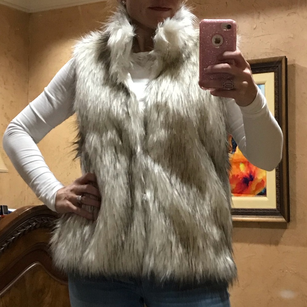 ⭐️ BUY 1 GET 2 FREE⭐️ Fashionable fur vest!!  🥰🥰